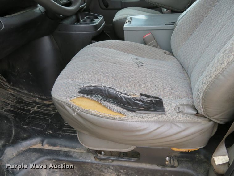 image for item DH1710 2005 Chevrolet Express 3500 van