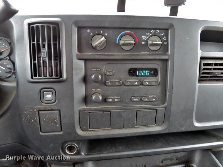 image for item DH1710 2005 Chevrolet Express 3500 van