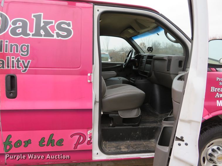 image for item DH1710 2005 Chevrolet Express 3500 van