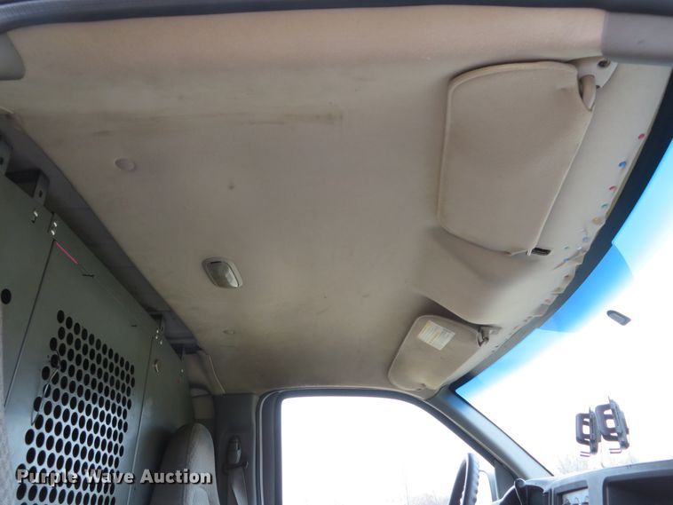image for item DH1710 2005 Chevrolet Express 3500 van