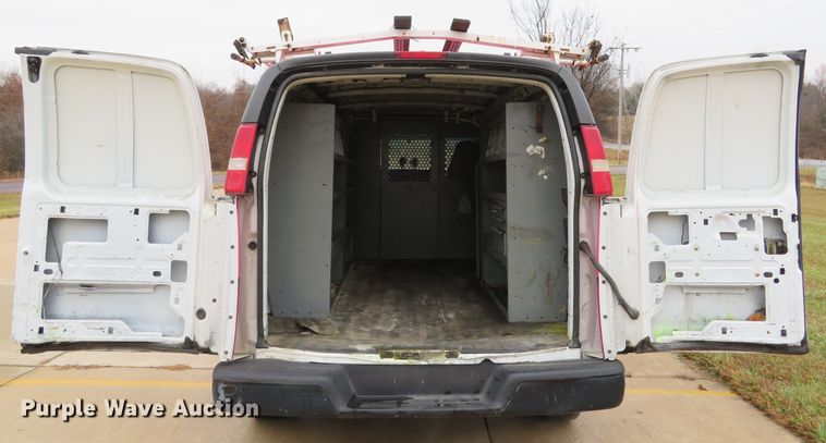 image for item DH1710 2005 Chevrolet Express 3500 van