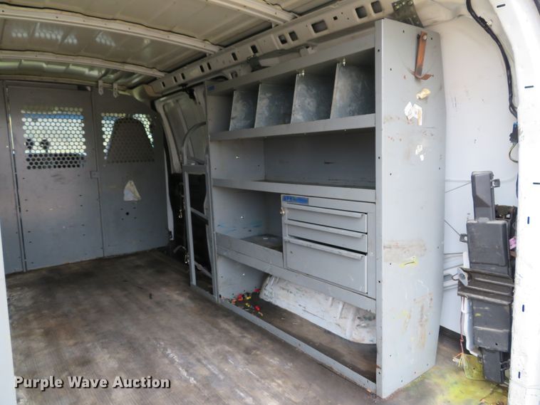 image for item DH1710 2005 Chevrolet Express 3500 van