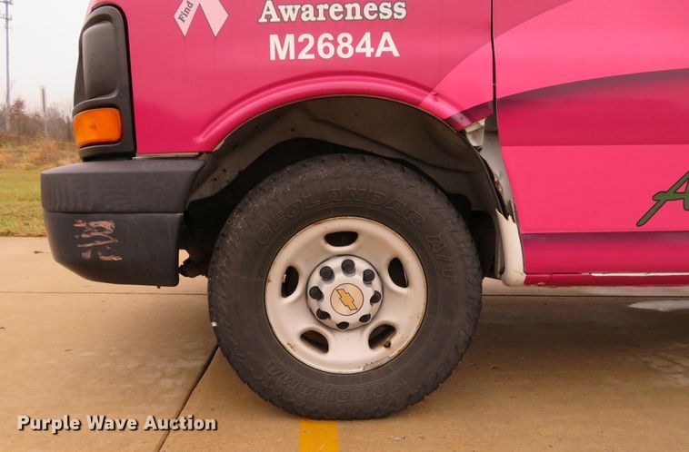 image for item DH1710 2005 Chevrolet Express 3500 van