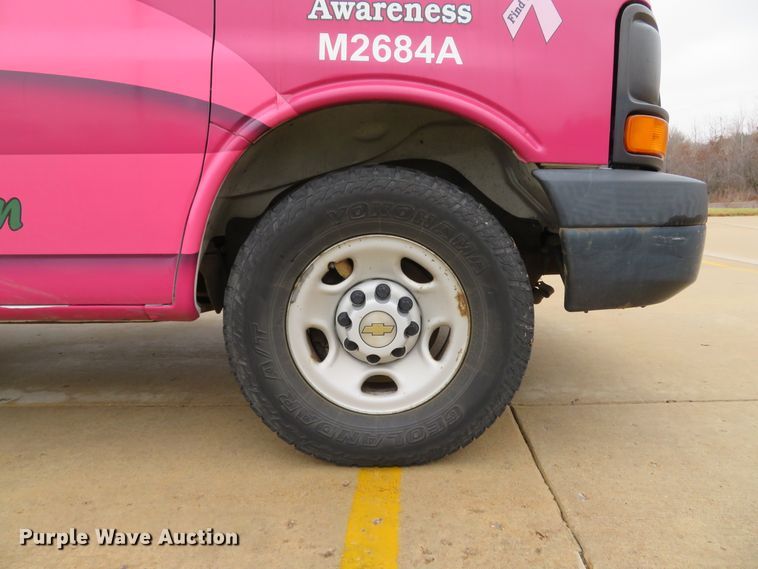 image for item DH1710 2005 Chevrolet Express 3500 van