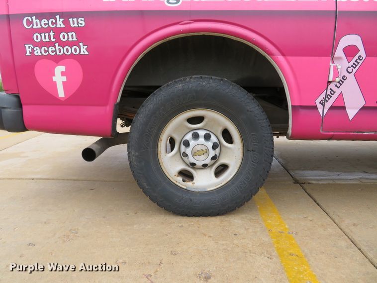 image for item DH1710 2005 Chevrolet Express 3500 van