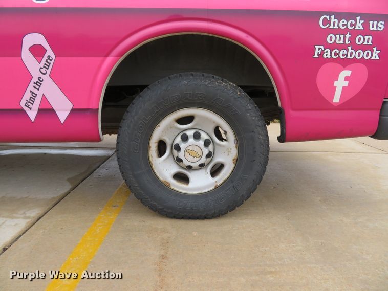 image for item DH1710 2005 Chevrolet Express 3500 van