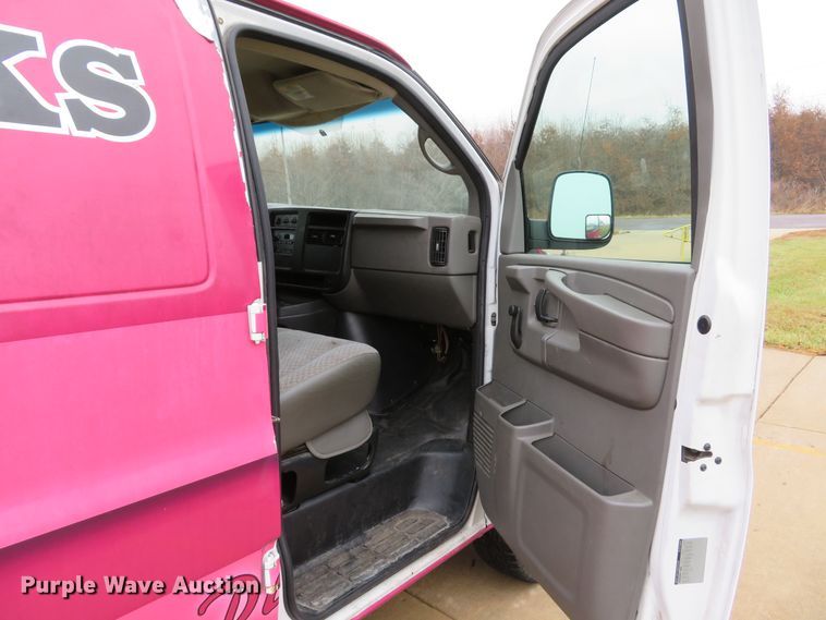 image for item DH1716 2007 Chevrolet Express 3500 van