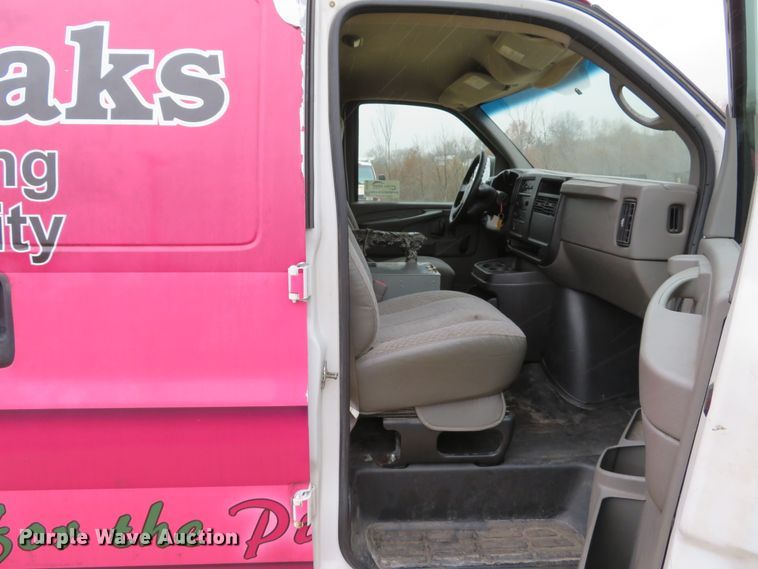 image for item DH1716 2007 Chevrolet Express 3500 van