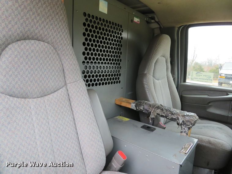 image for item DH1716 2007 Chevrolet Express 3500 van