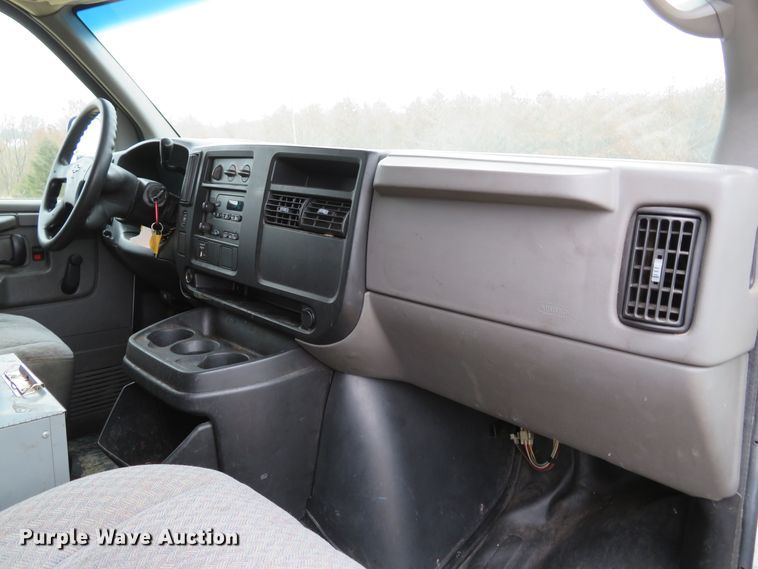 image for item DH1716 2007 Chevrolet Express 3500 van