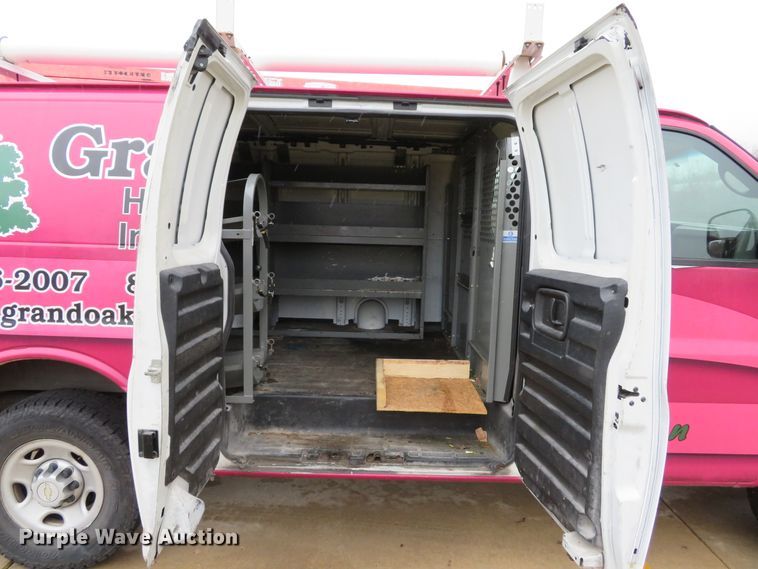 image for item DH1716 2007 Chevrolet Express 3500 van