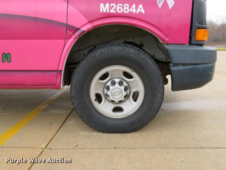 image for item DH1716 2007 Chevrolet Express 3500 van