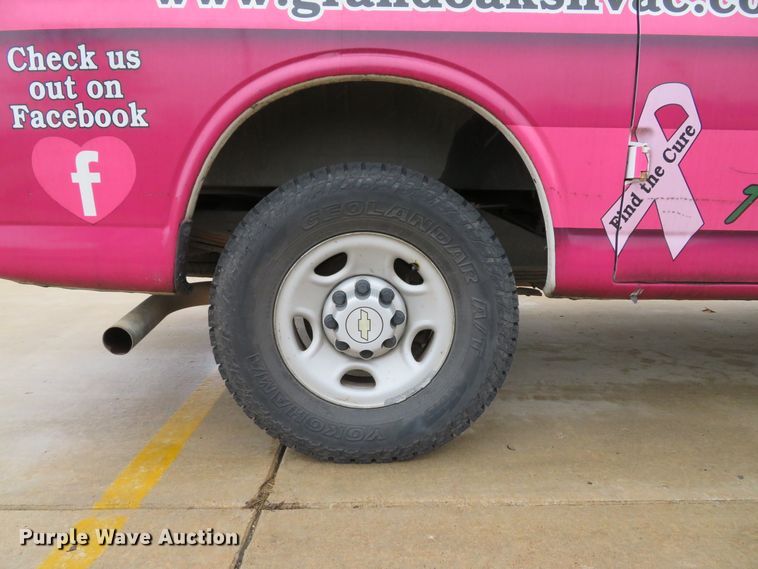 image for item DH1716 2007 Chevrolet Express 3500 van