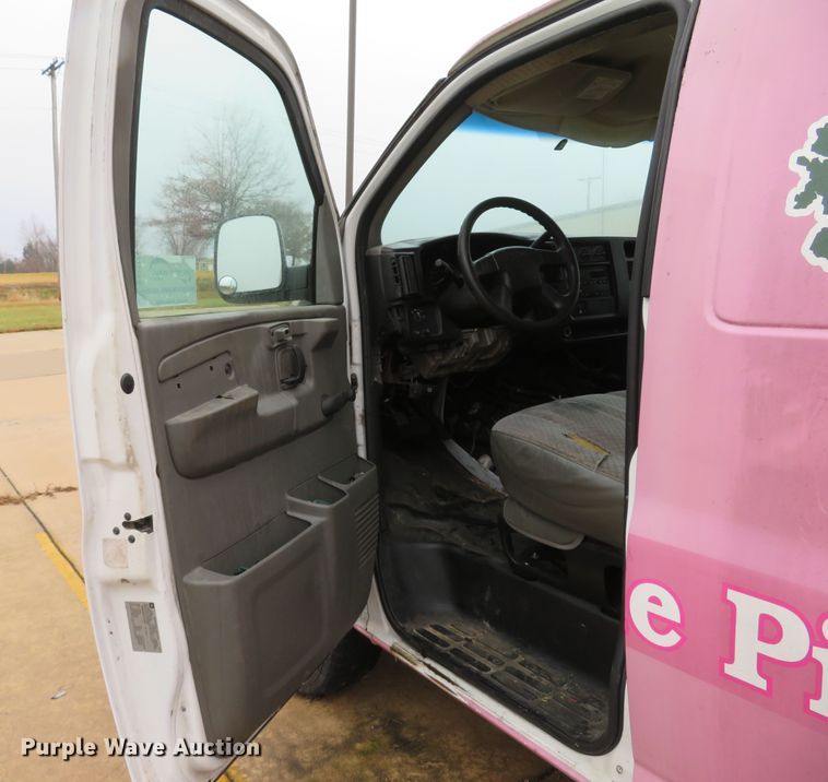 image for item DH1717 2007 Chevrolet Express 3500 van