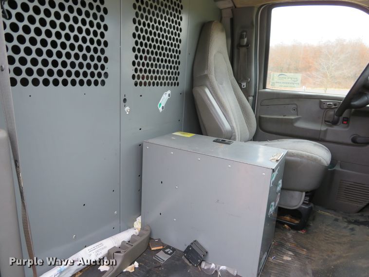 image for item DH1717 2007 Chevrolet Express 3500 van
