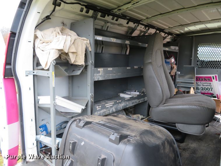 image for item DH1717 2007 Chevrolet Express 3500 van