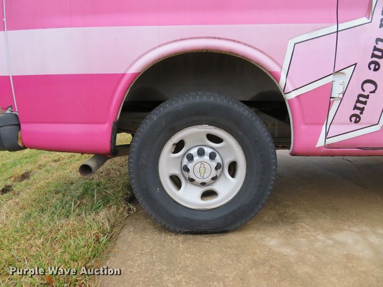 image for item DH1717 2007 Chevrolet Express 3500 van