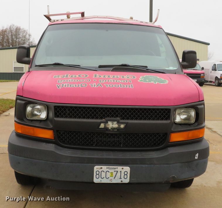 image for item DH1720 2005 Chevrolet Express 3500 van