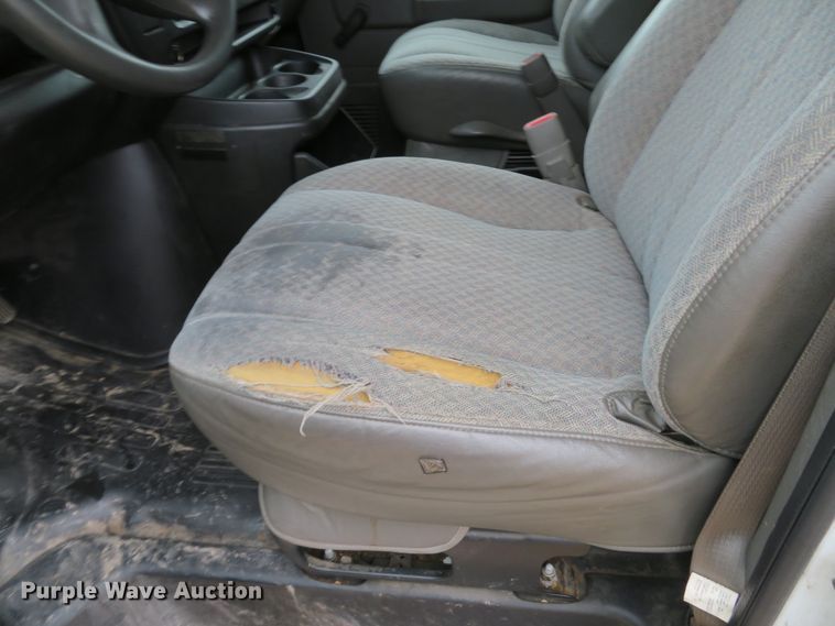 image for item DH1720 2005 Chevrolet Express 3500 van