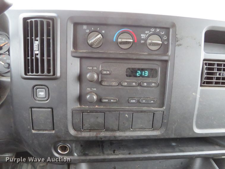 image for item DH1720 2005 Chevrolet Express 3500 van