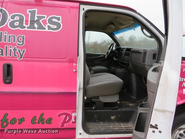 image for item DH1720 2005 Chevrolet Express 3500 van