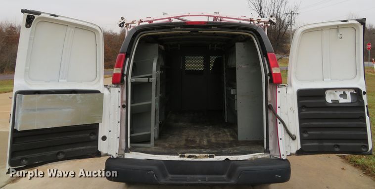 image for item DH1720 2005 Chevrolet Express 3500 van