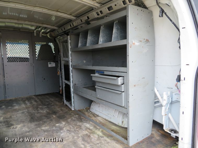 image for item DH1720 2005 Chevrolet Express 3500 van