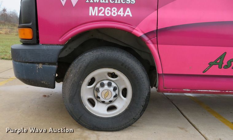 image for item DH1720 2005 Chevrolet Express 3500 van