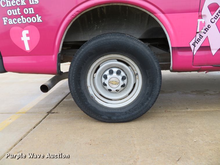 image for item DH1720 2005 Chevrolet Express 3500 van