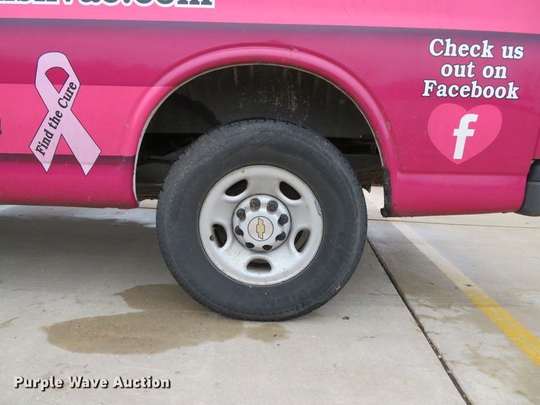 image for item DH1720 2005 Chevrolet Express 3500 van