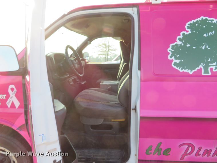 image for item DH1721 2001 Chevrolet Express 3500 van