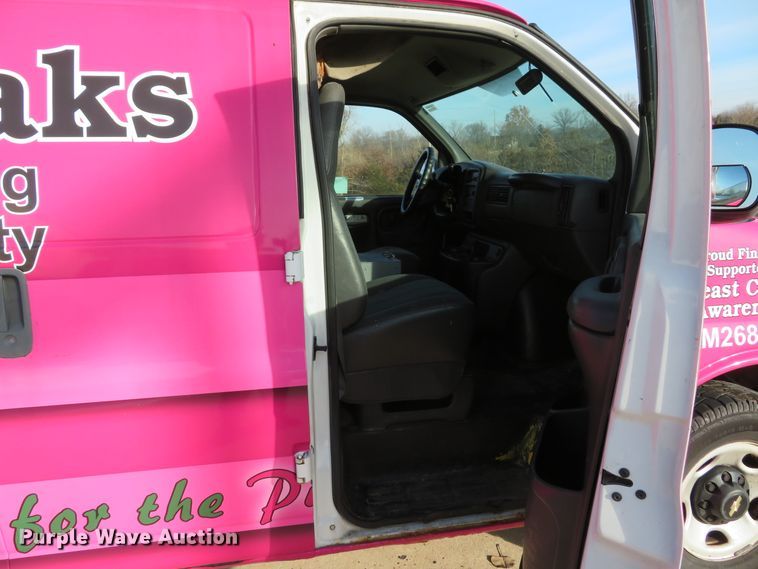 image for item DH1721 2001 Chevrolet Express 3500 van