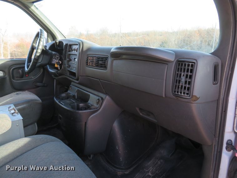 image for item DH1721 2001 Chevrolet Express 3500 van