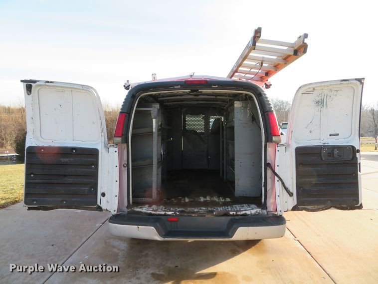 image for item DH1721 2001 Chevrolet Express 3500 van