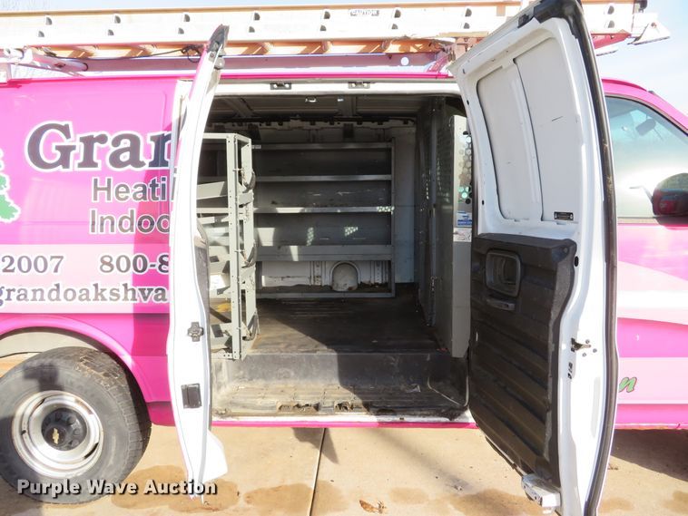 image for item DH1721 2001 Chevrolet Express 3500 van