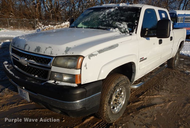 image for item DH4305 2006 Chevrolet Silverado 2500HD Crew Cab pickup truck