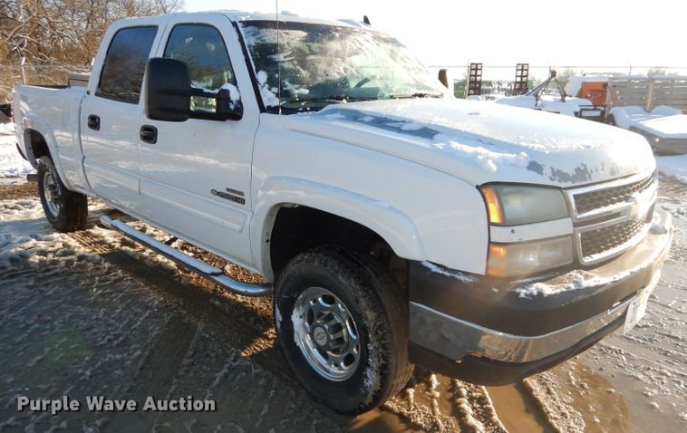 image for item DH4305 2006 Chevrolet Silverado 2500HD Crew Cab pickup truck
