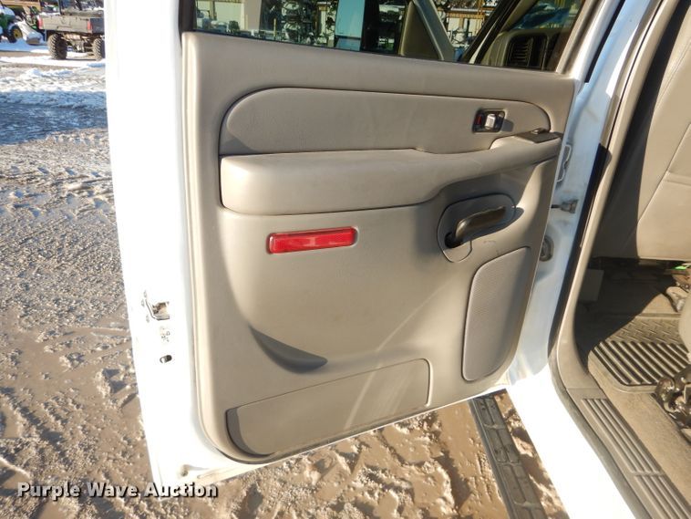 image for item DH4305 2006 Chevrolet Silverado 2500HD Crew Cab pickup truck