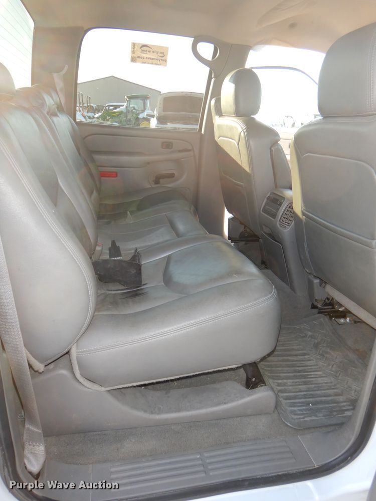 image for item DH4305 2006 Chevrolet Silverado 2500HD Crew Cab pickup truck