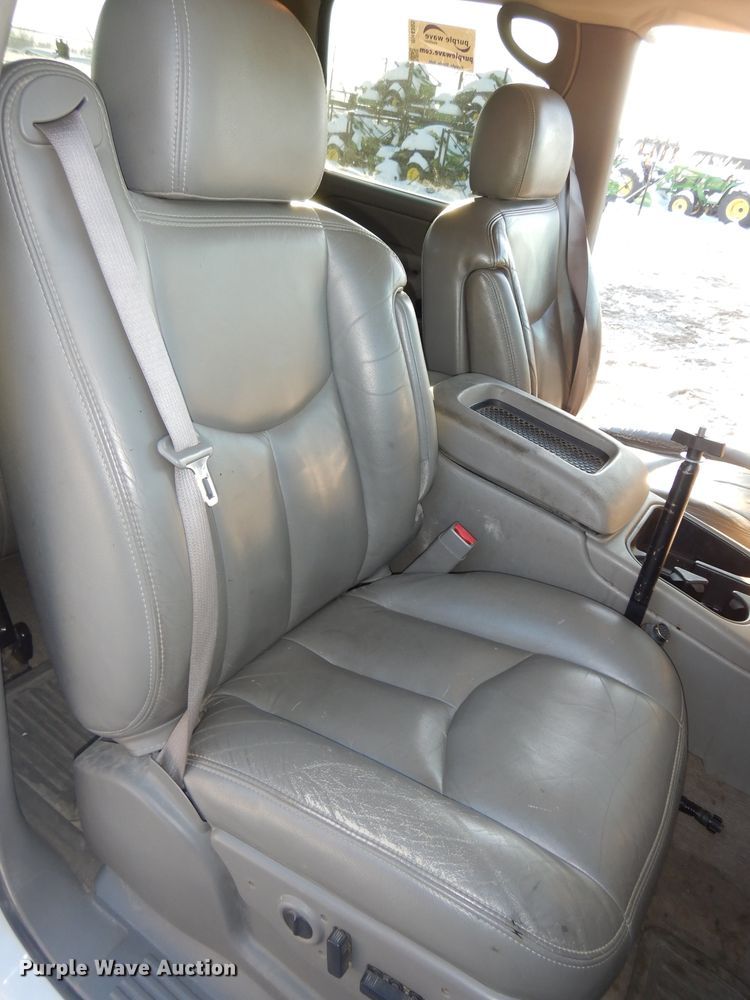 image for item DH4305 2006 Chevrolet Silverado 2500HD Crew Cab pickup truck