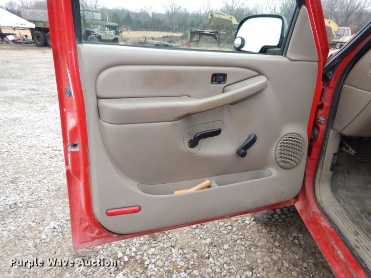 image for item DH4311 2004 Chevrolet Silverado 2500HD pickup truck