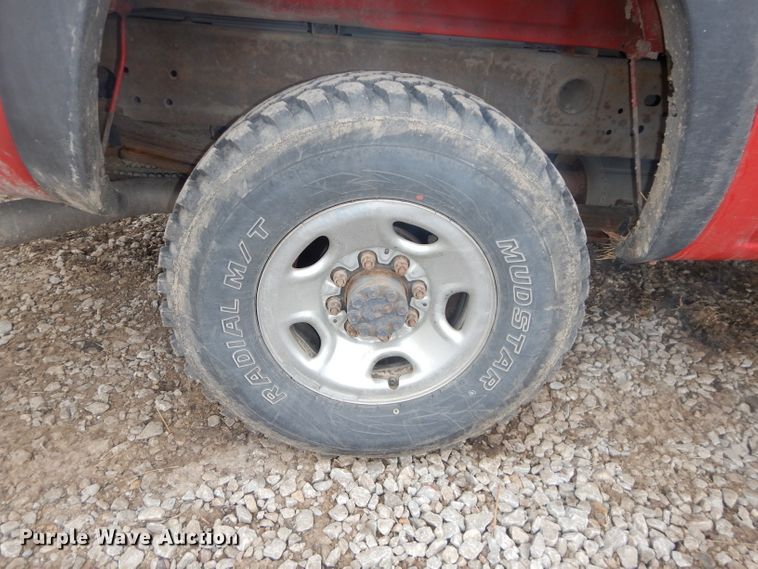 image for item DH4311 2004 Chevrolet Silverado 2500HD pickup truck