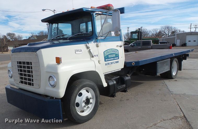 image for item DH4758 1971 Ford LN500 rollback truck