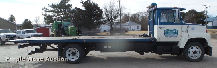 image for item DH4758 1971 Ford LN500 rollback truck