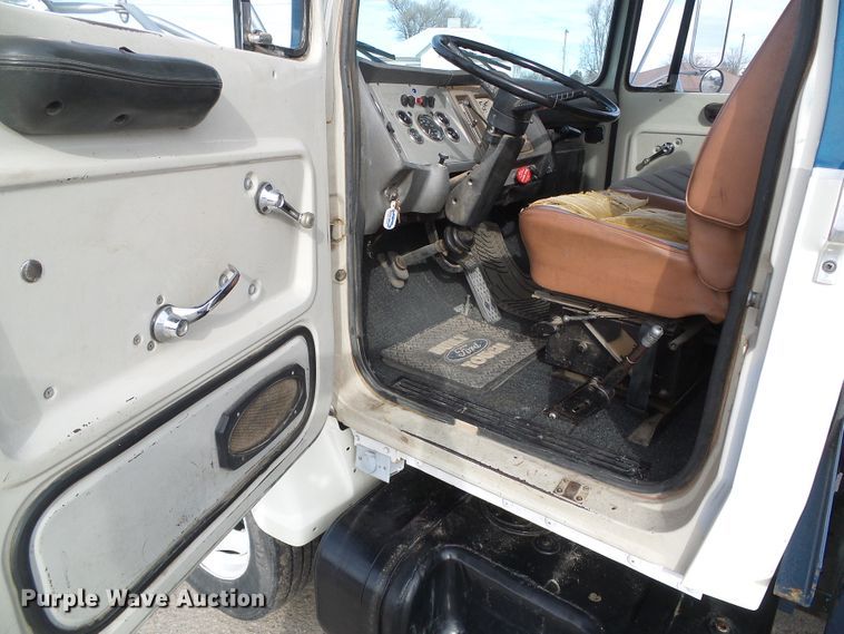 image for item DH4758 1971 Ford LN500 rollback truck