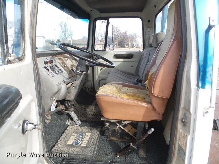 image for item DH4758 1971 Ford LN500 rollback truck