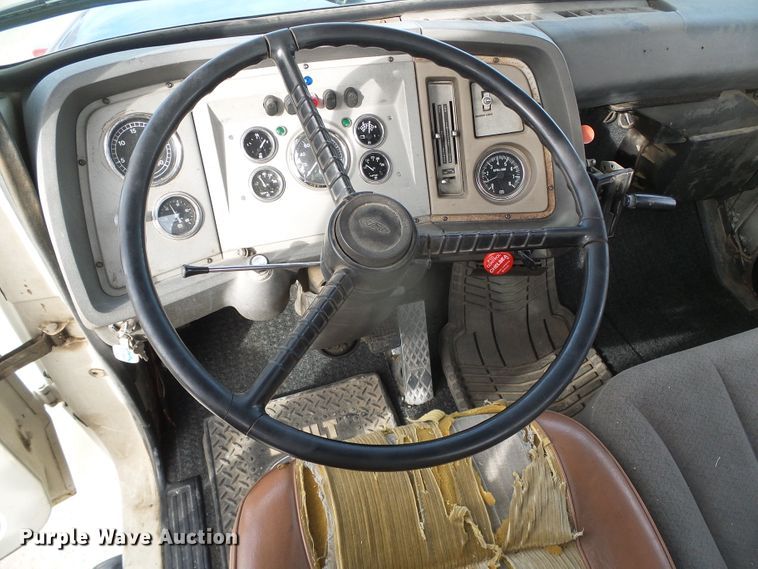 image for item DH4758 1971 Ford LN500 rollback truck