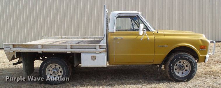 image for item DH4760 1972 Chevrolet Custom 20 flatbed pickup truck