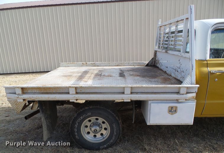 image for item DH4760 1972 Chevrolet Custom 20 flatbed pickup truck