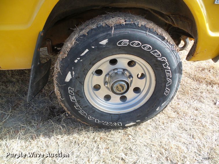 image for item DH4760 1972 Chevrolet Custom 20 flatbed pickup truck